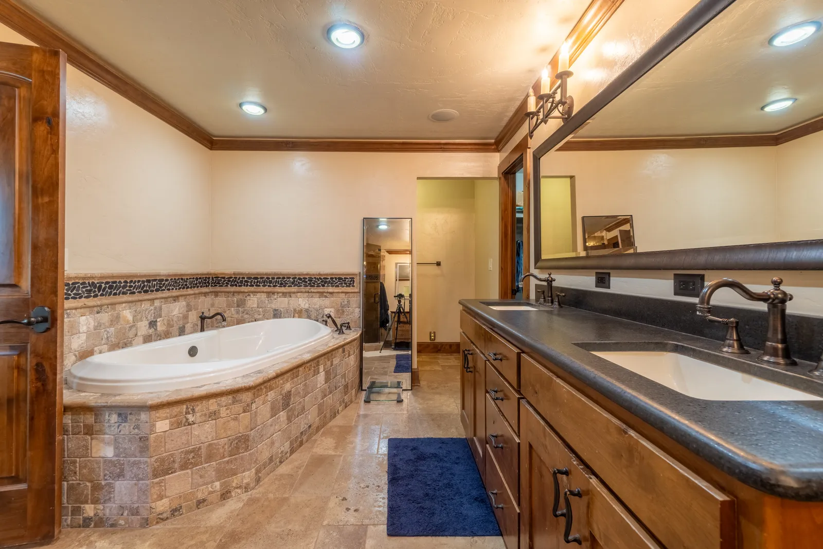 Master bathroom real estate photo